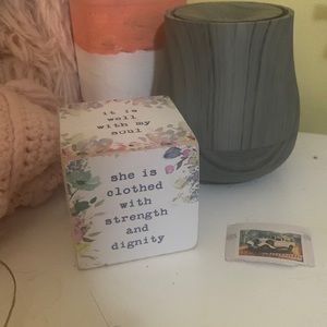 Woman Of Faith Quote Cube
